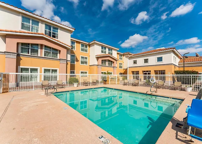 2 Bd 2 Ba Furnished King Beds Apartment
