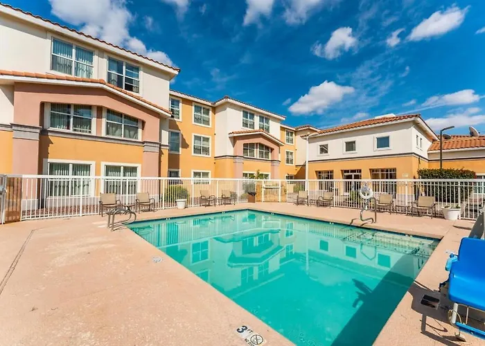 2 Bd 2 Ba Furnished King Beds