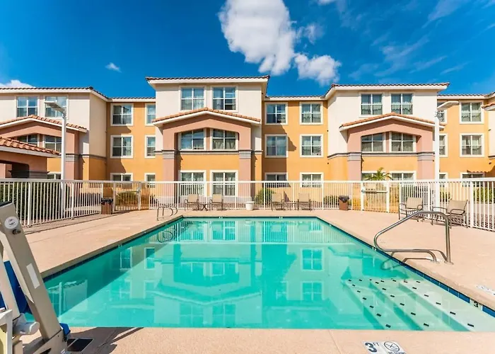 2 Bd 2 Ba Furnished King Beds